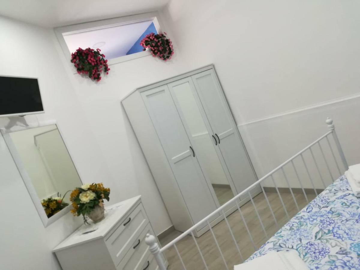 Holiday House Lual أَجيرولا المظهر الخارجي الصورة